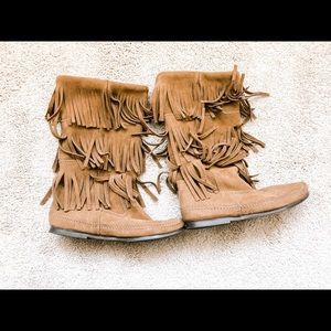 Fringe boots